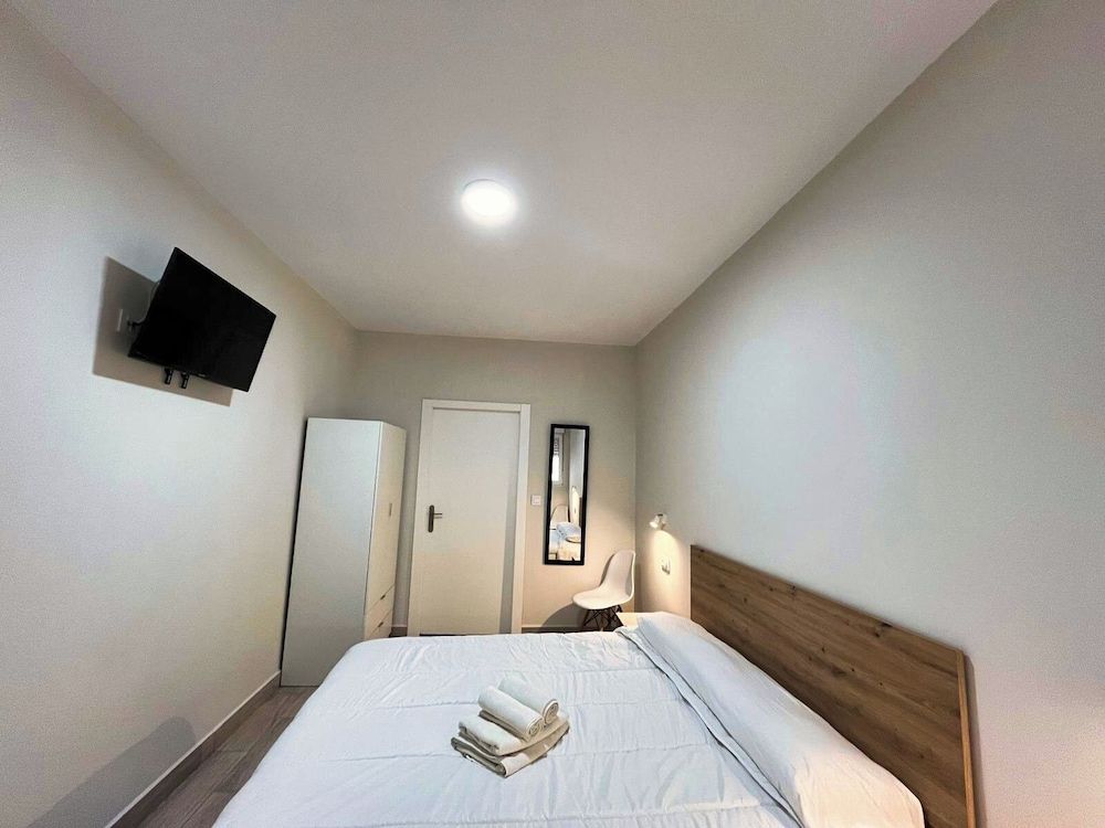 Hostal Pompeya Classic Double Room 4