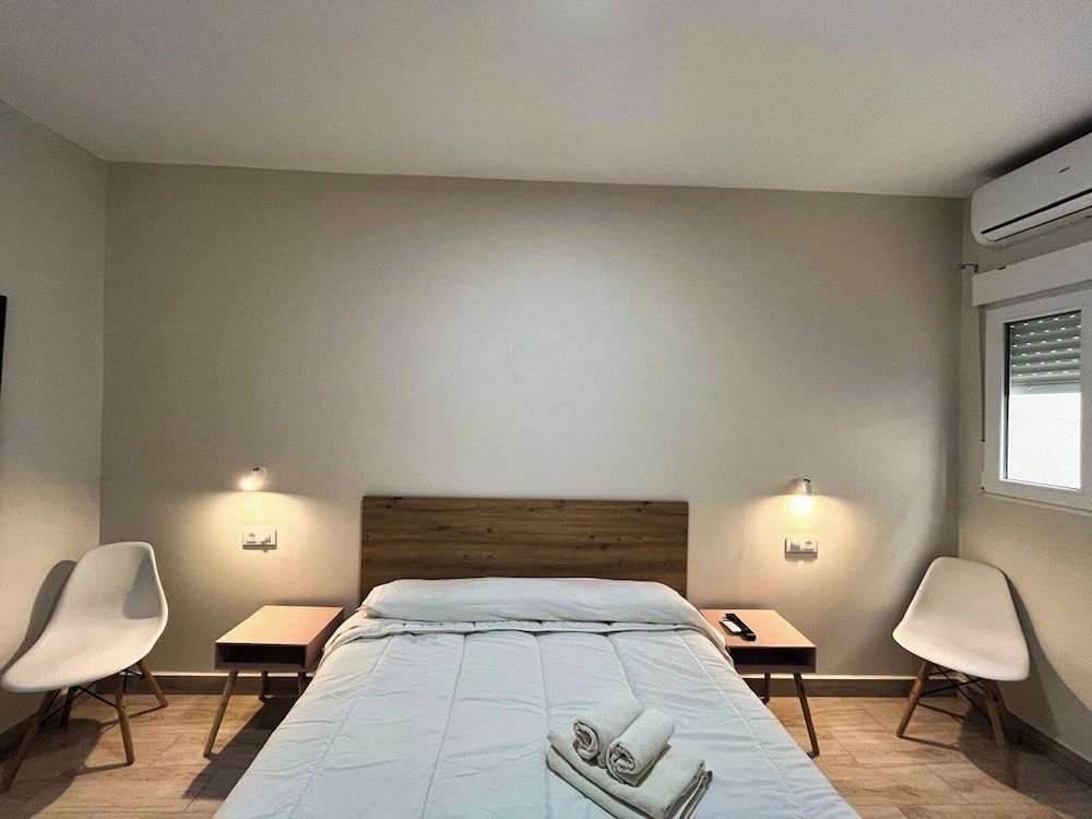 Hostal Pompeya Classic Double Room 6