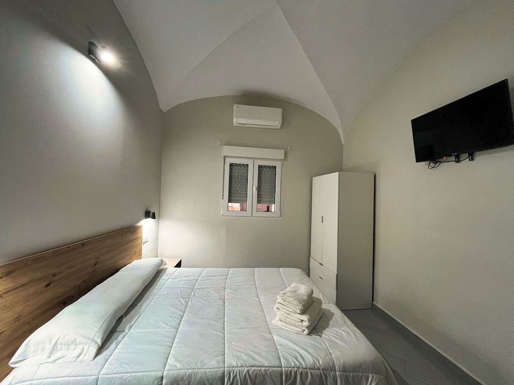 Hostal Pompeya Classic Double Room 5