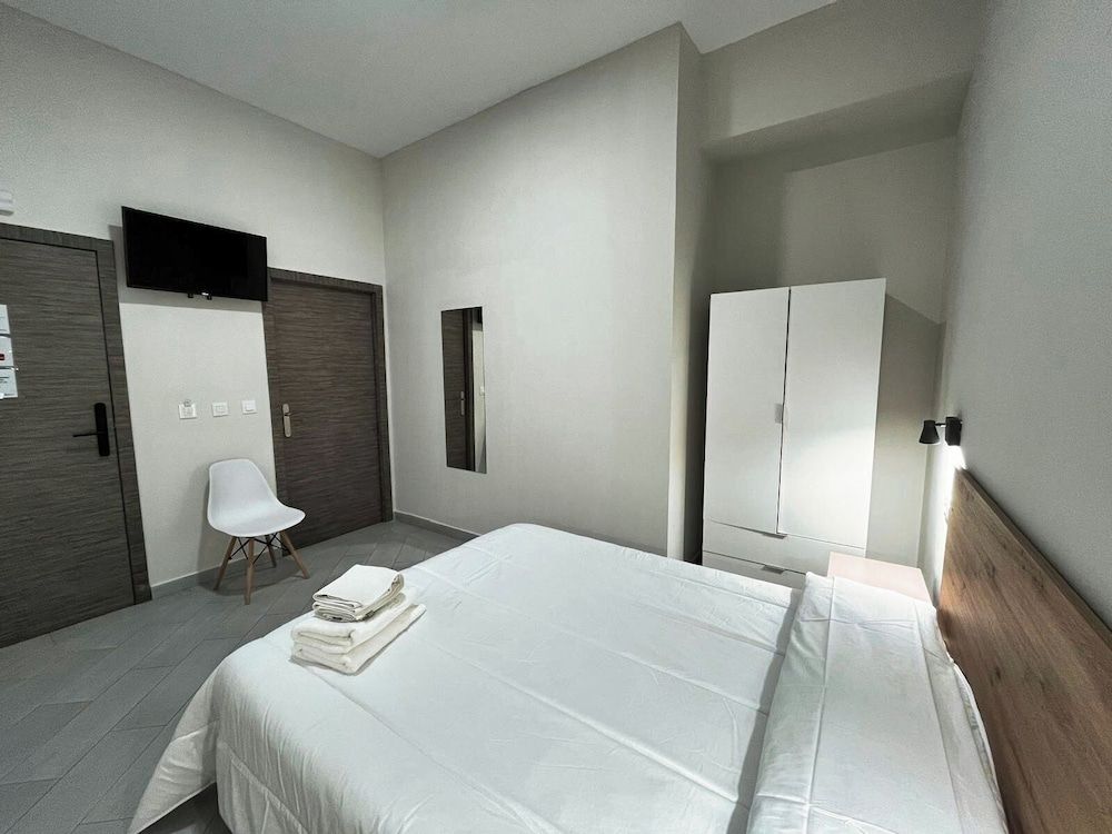 Hostal Pompeya Deluxe Double Room 2
