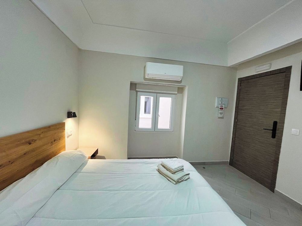 Hostal Pompeya Classic Double Room 3