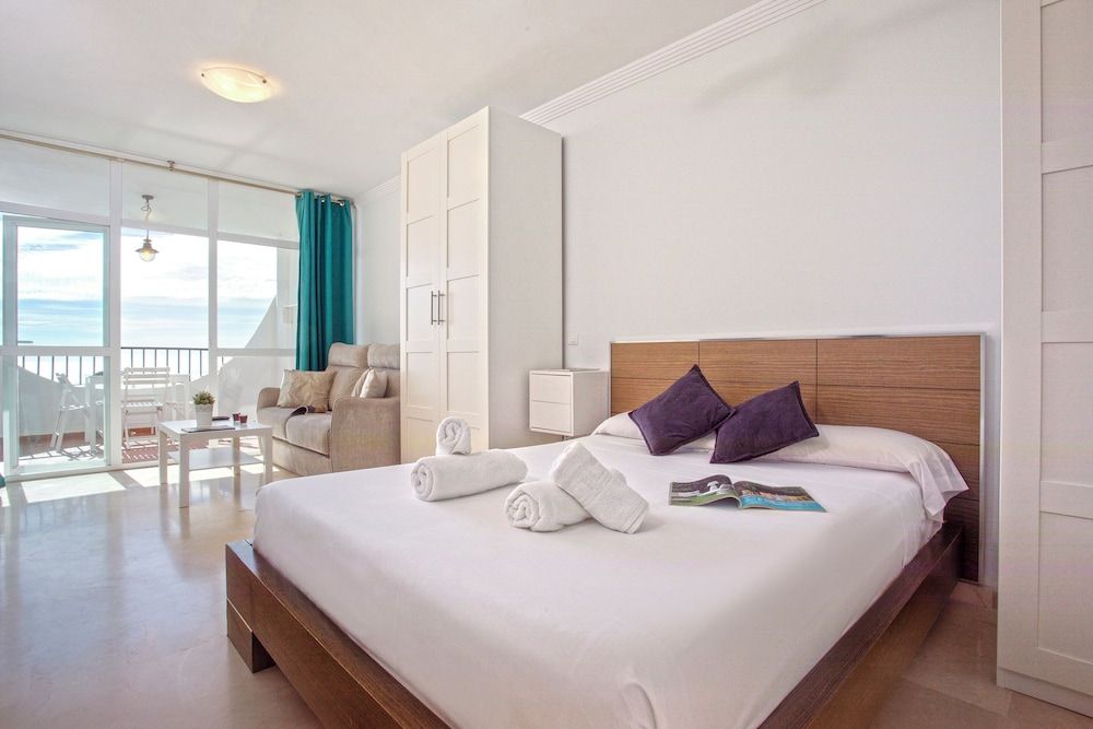 Classic Apartment, Beach View