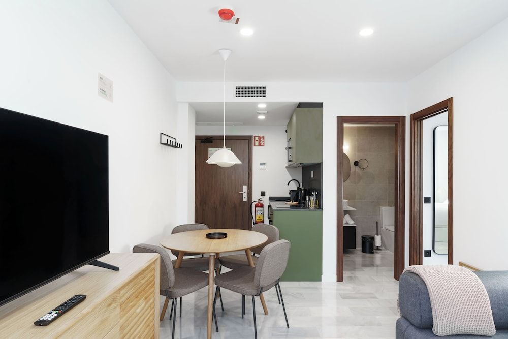 Limehome Jerez de la Frontera One-Bedroom Comfort Apt with Balcony 9