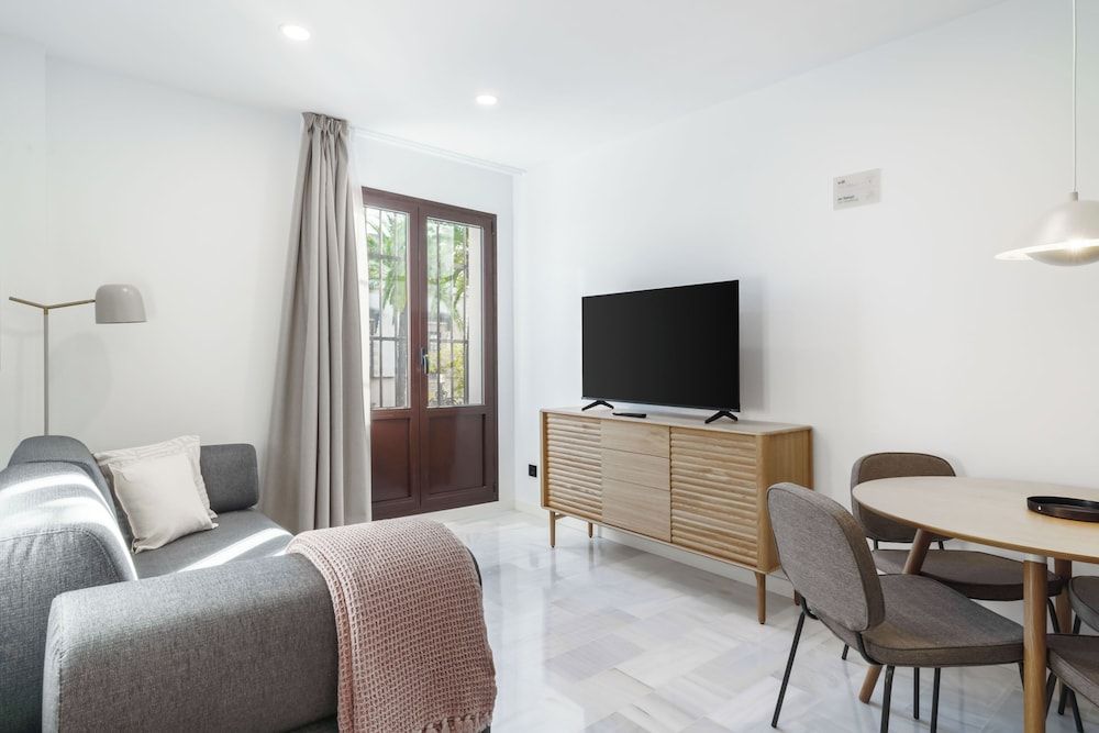 Limehome Jerez de la Frontera One-Bedroom Comfort Apt with Balcony 10