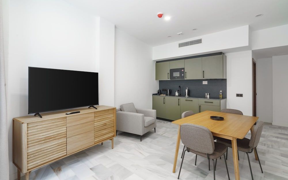 Limehome Jerez de la Frontera One-Bedroom Comfort Apt with Balcony 8