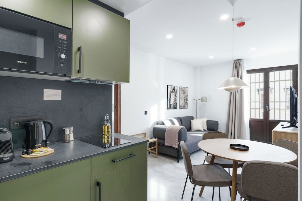 Limehome Jerez de la Frontera One-Bedroom Comfort Apt with Balcony 7