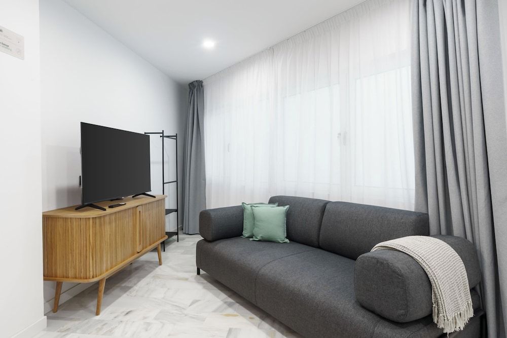 Limehome Jerez de la Frontera Studio with Sofa Bed Wheelchair Access 6