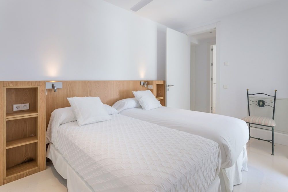 Villa (4 Bedrooms)