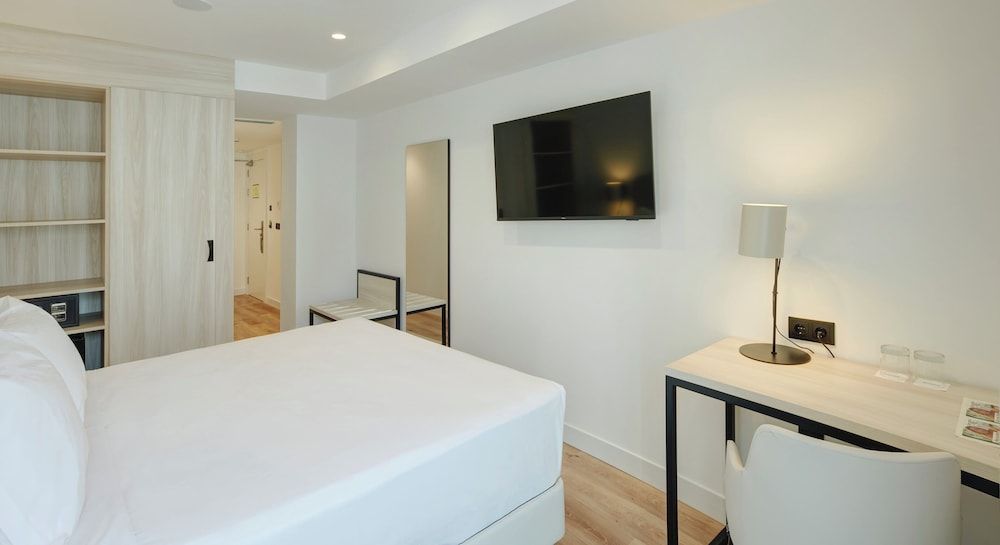 Basic Double Room, Terrace (Lateral Sea View)