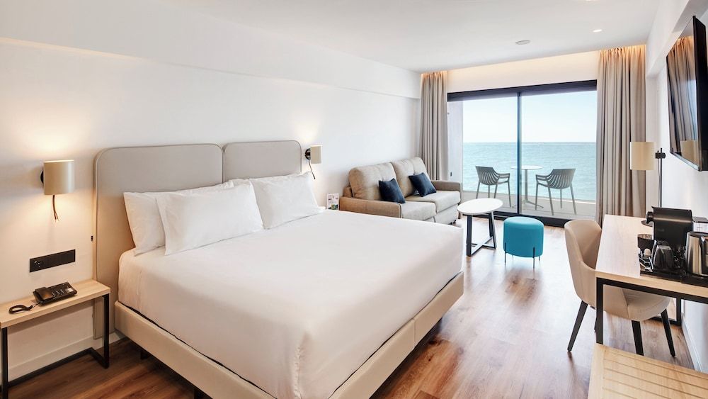 Family Room, Terrace, Sea View (Front View)