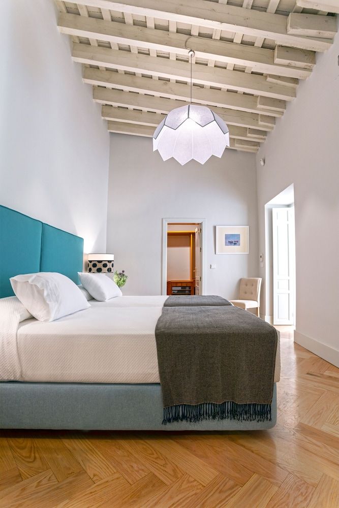 House (Multiple Bedrooms)
