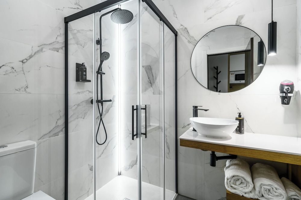 Limehome Bilbao Tristan de Leguizamon Studio with Sofa Bed 4