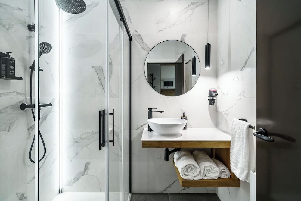 Limehome Bilbao Tristan de Leguizamon Studio with Sofa Bed 3