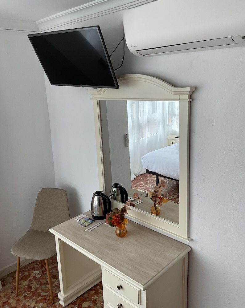 Hostal San Miguel by Croma Basic Double Room, City View 17