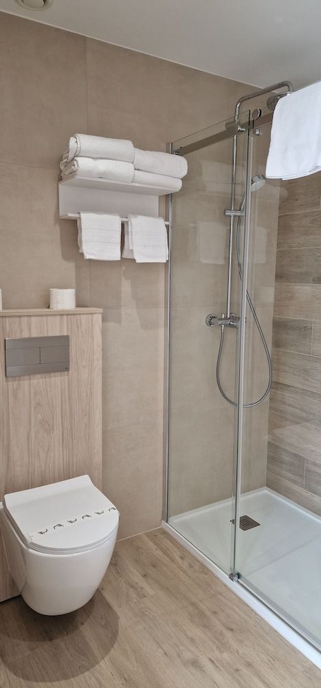 Junior Quadruple Room, City View