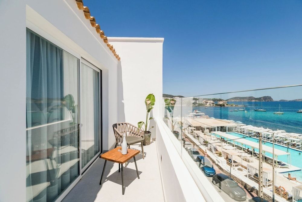 Outsite Ibiza Premium Suite, Sea View 4