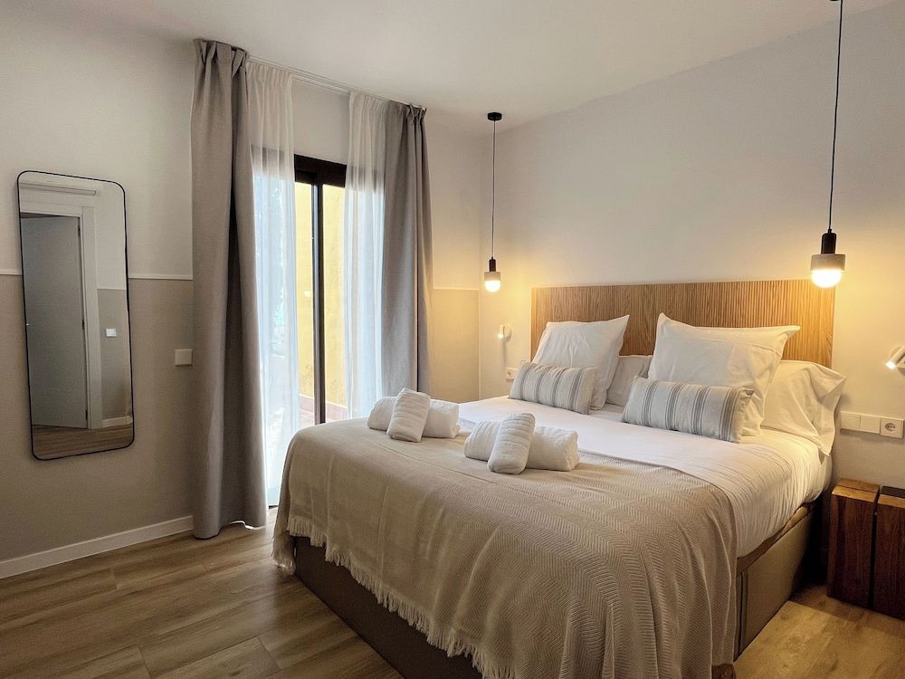 Apartment, 1 Bedroom, Pool View