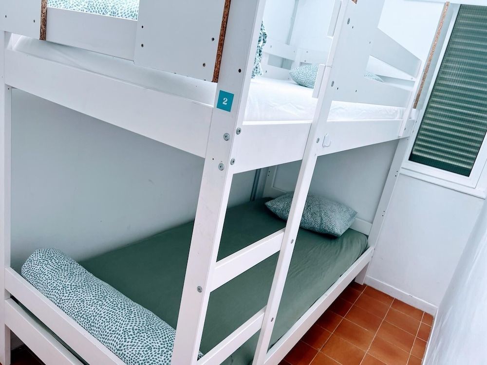 Basic Shared Dormitory, Shared Bathroom