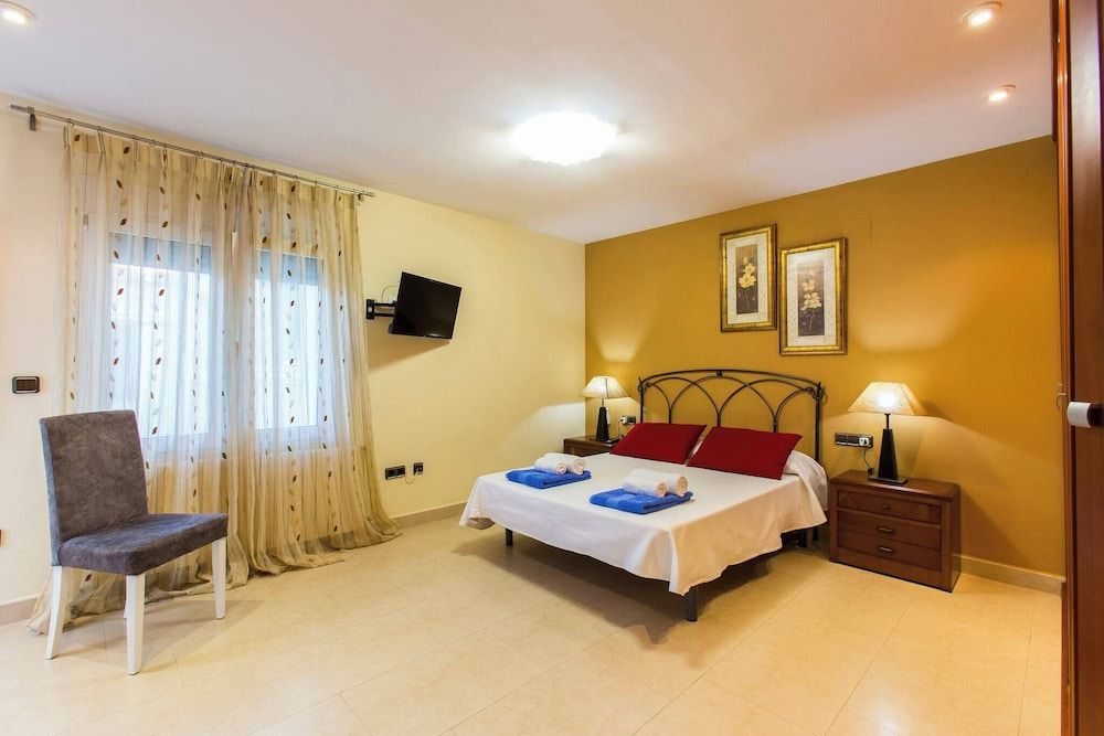 House, 5 Bedrooms, Accessible, Smoking