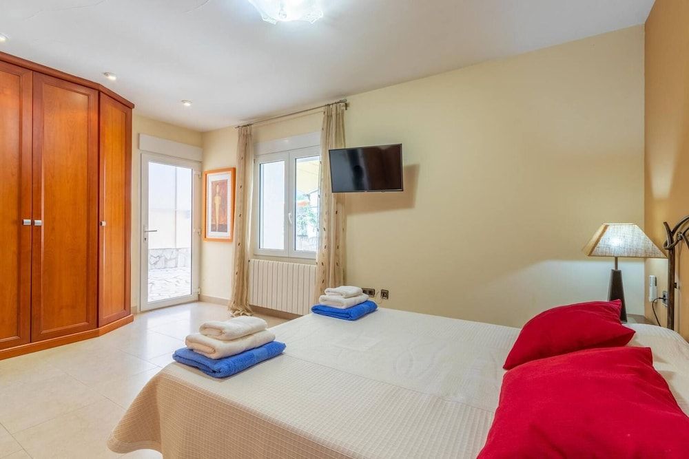 House, 5 Bedrooms, Accessible, Smoking