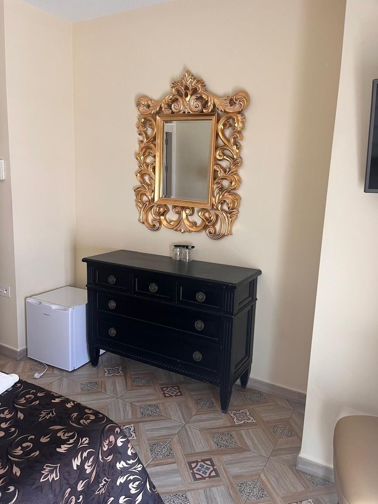 Hostal Flor de Lis - Lojo Basic Double Room 8