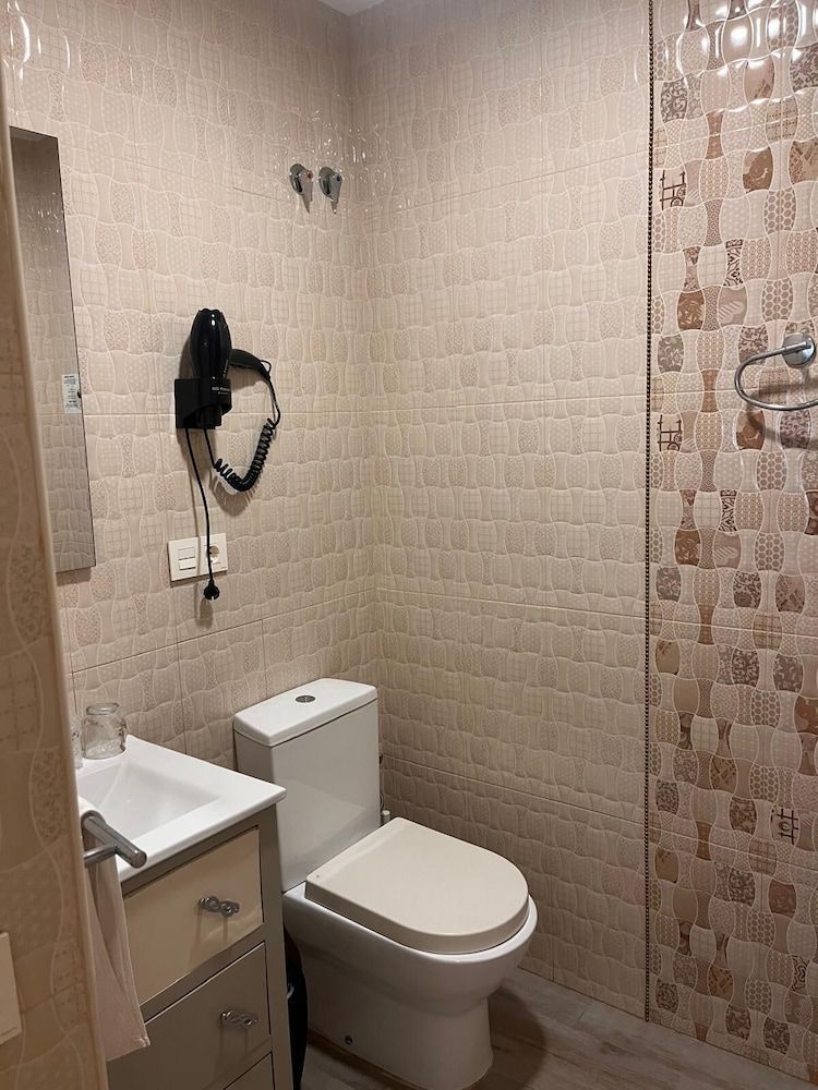 Hostal Flor de Lis - Lojo Basic Double Room 4