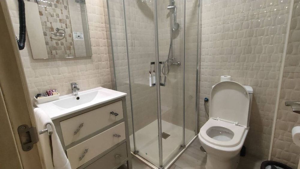 Hostal Flor de Lis - Lojo Basic Double Room 5