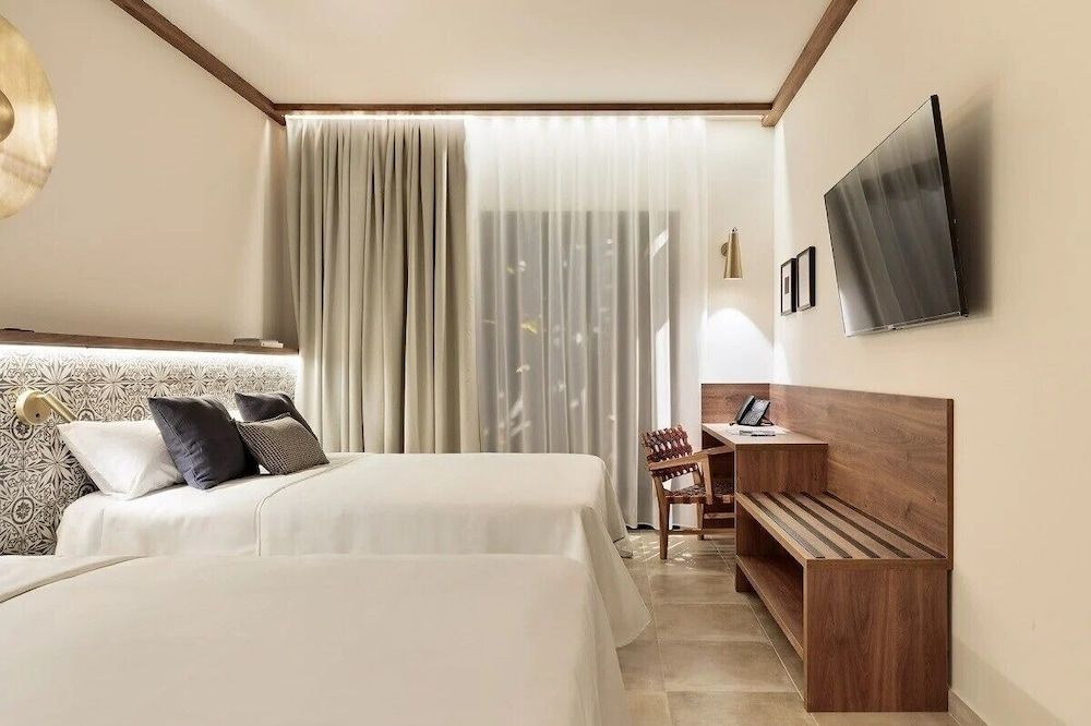 Standard Room (2 adults)
