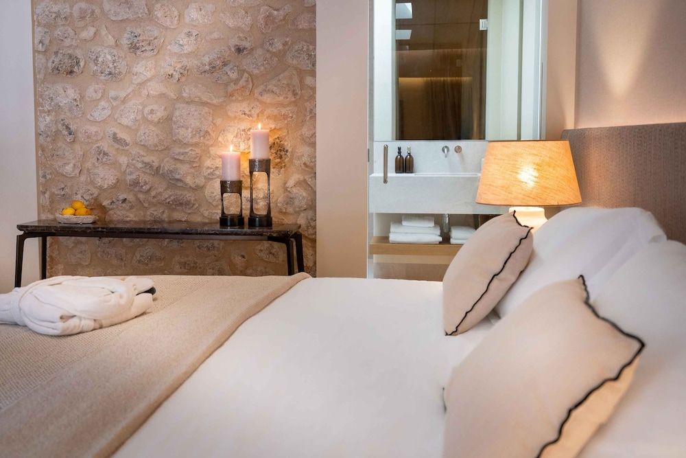 Deluxe Room, 1 King Bed, Accessible