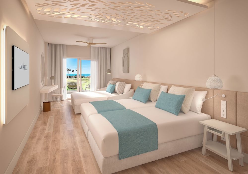 Triple Room, Sea View (Oh Là Là)