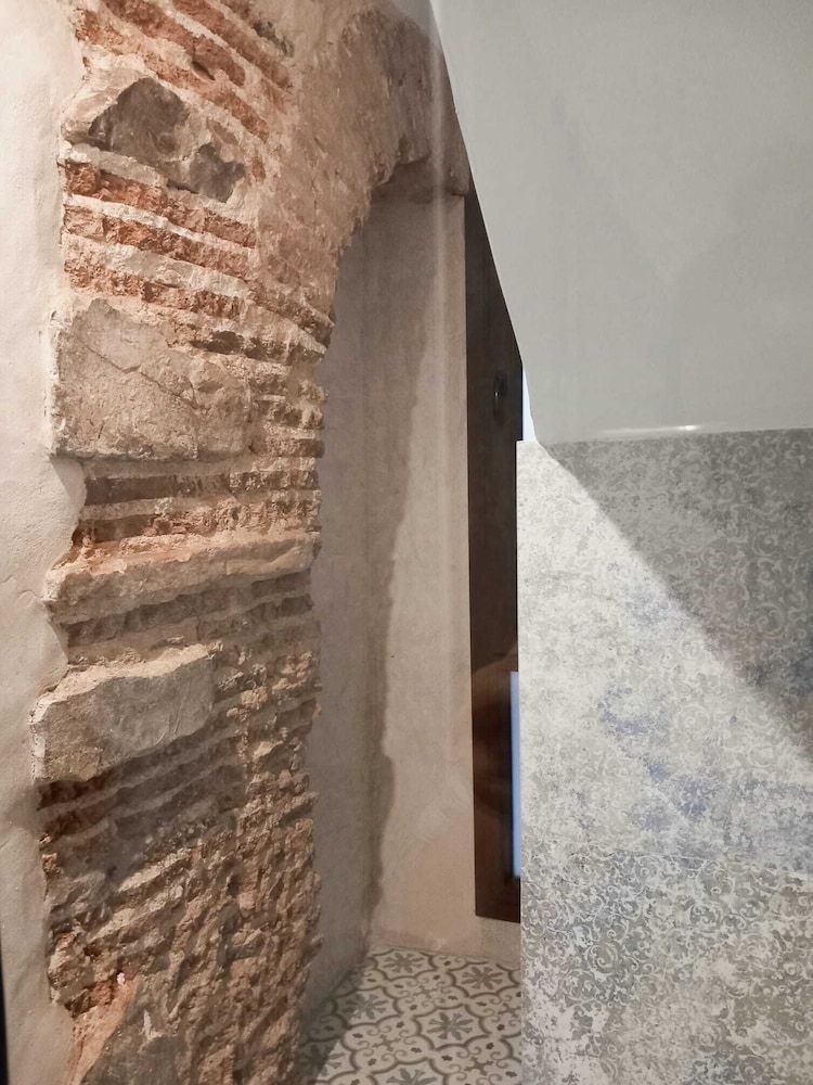 Aposentos La Condesa by La Condesa Carmen Deluxe Double Room, Patio, Courtyard View