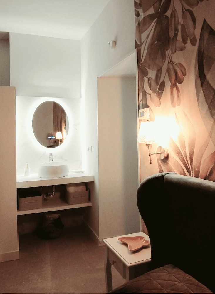 Aposentos La Condesa by La Condesa Carmen Deluxe Double Room, 1 Double Bed, Patio, City View 5