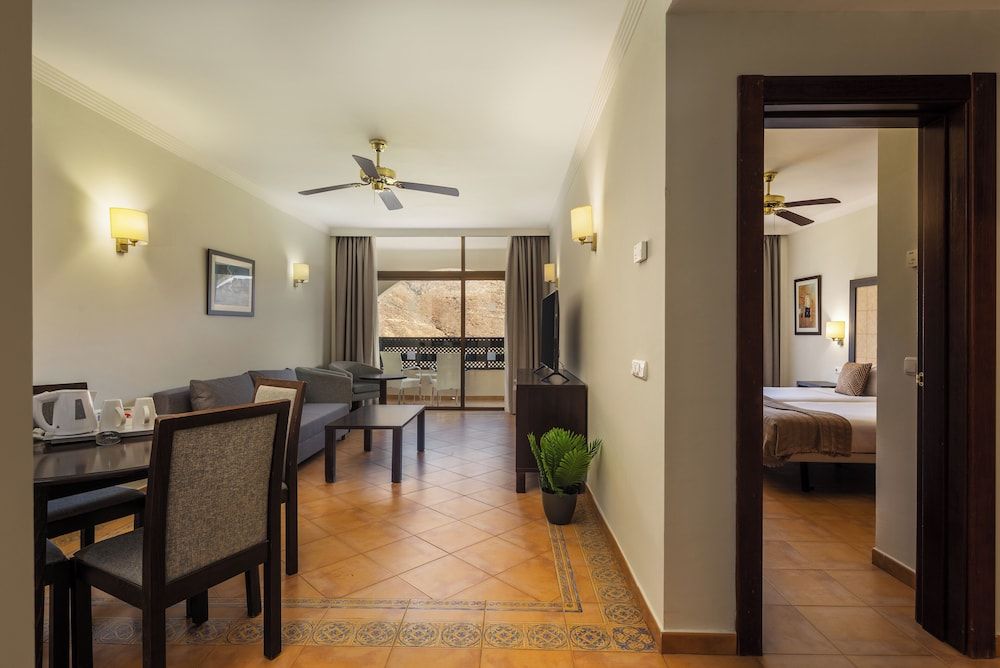 Family Room (Standard 1 Adult + 2 Children)
