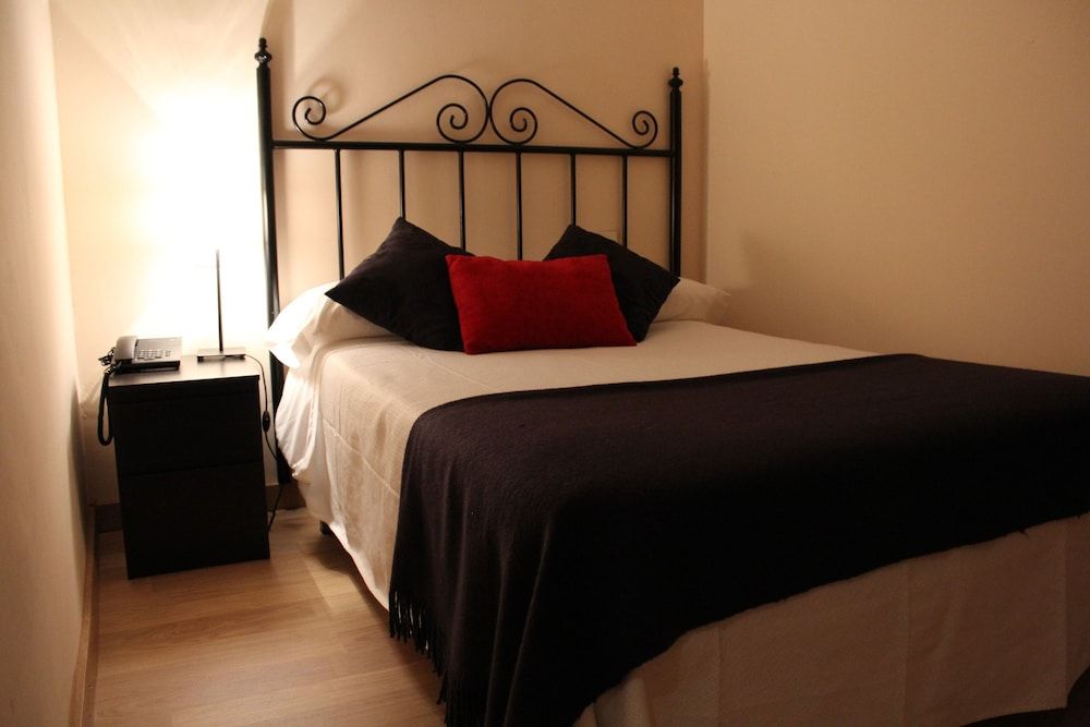 Hostal Mainz Double or Twin Room, Mountain View 5