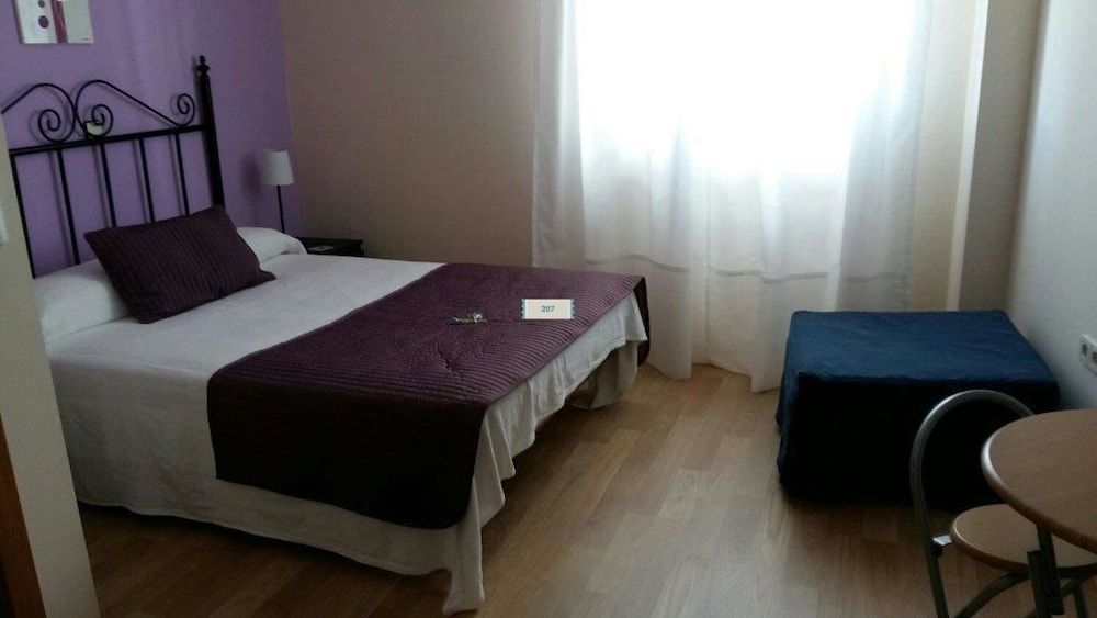 Hostal Mainz Double or Twin Room, Mountain View 8