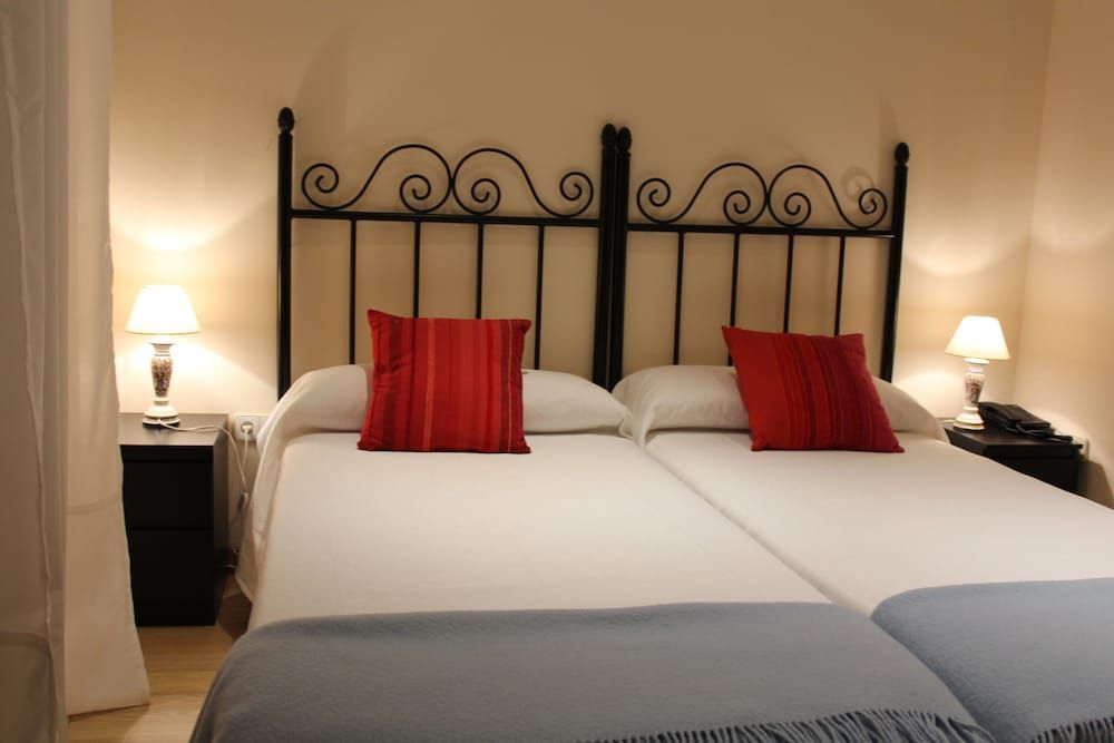 Hostal Mainz Double or Twin Room, Mountain View 7