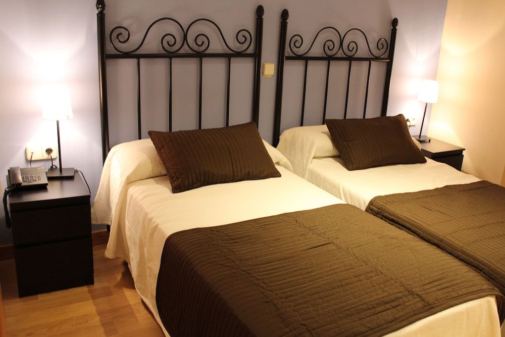 Hostal Mainz Double or Twin Room, Mountain View 2