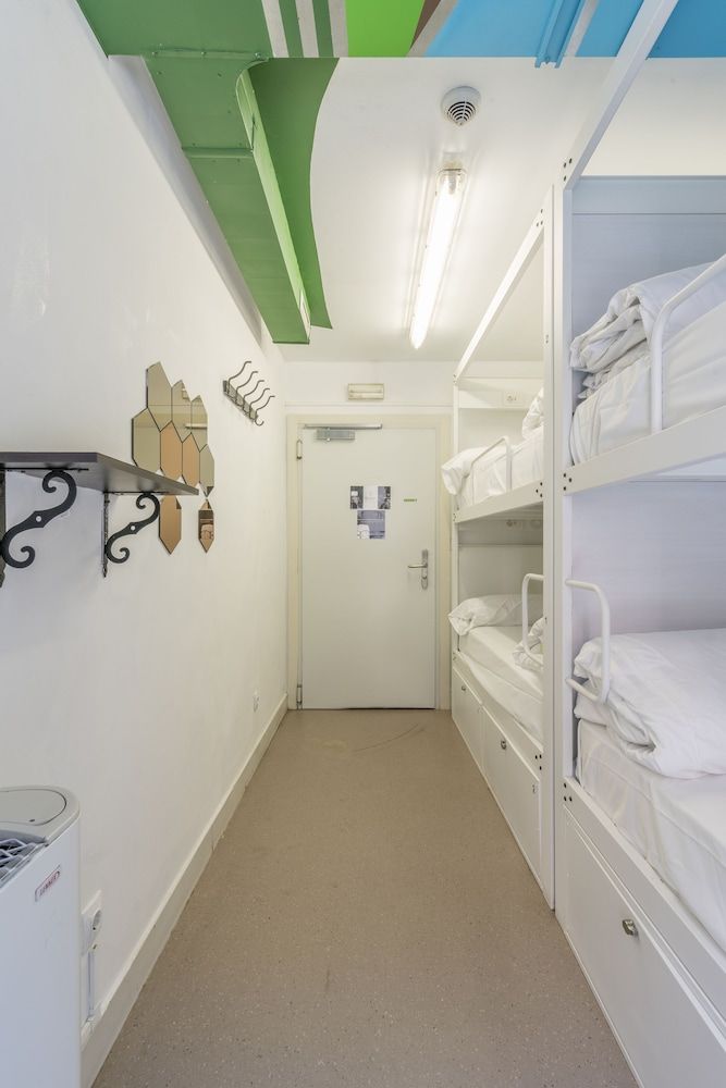 Ganbara Hostel Shared Dormitory, Shared Bathroom 3