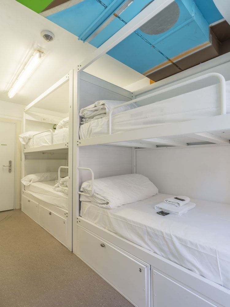 Ganbara Hostel Shared Dormitory, Shared Bathroom 4