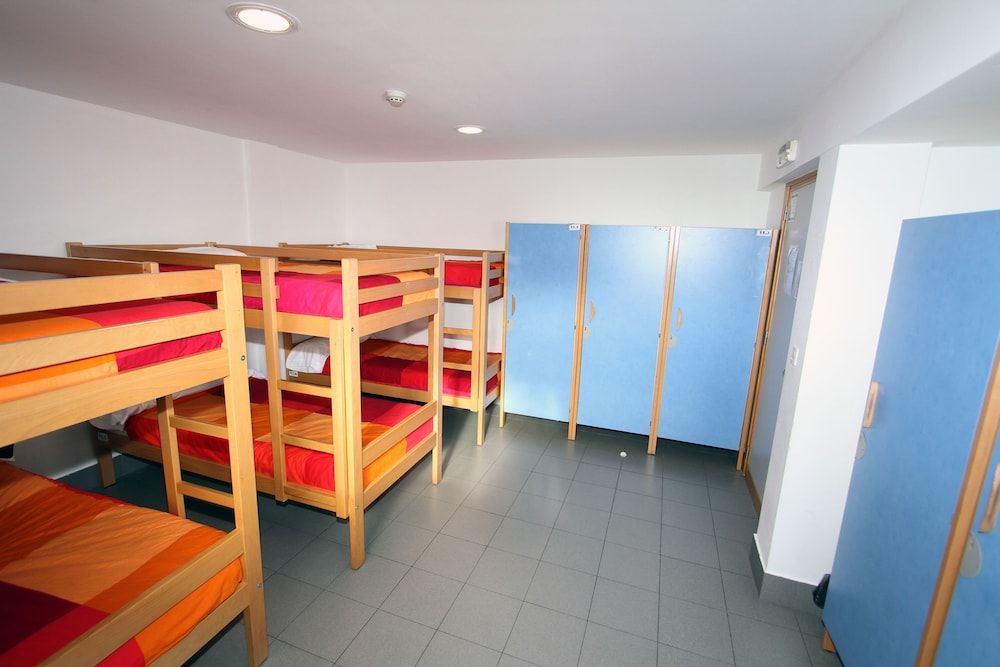 Shared Dormitory, Mixed Dorm (1 bed in a 6 persons shared room)