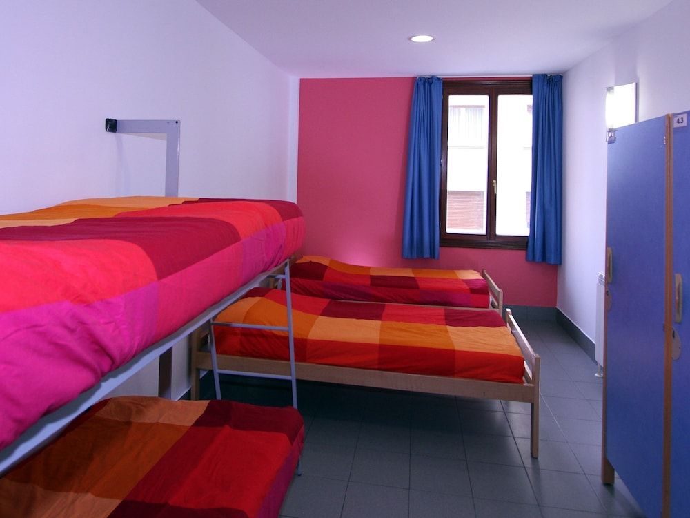Shared Dormitory, Mixed Dorm, Shared Bathroom (1 bed in a 4 persons shared room)