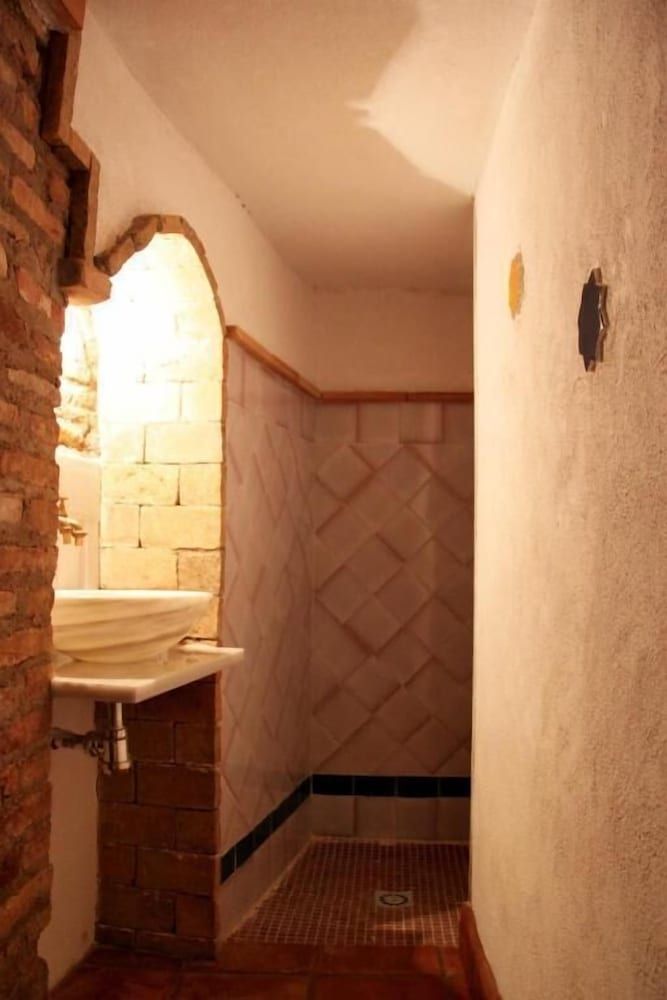 Deluxe Double Room with Shower - Cave