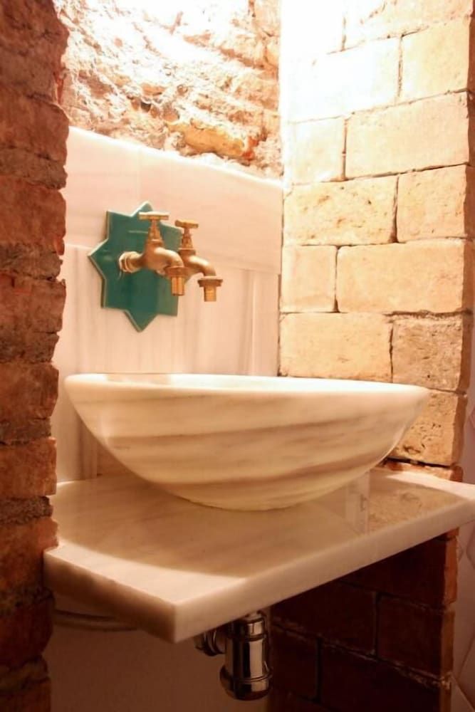 Deluxe Double Room with Shower - Cave
