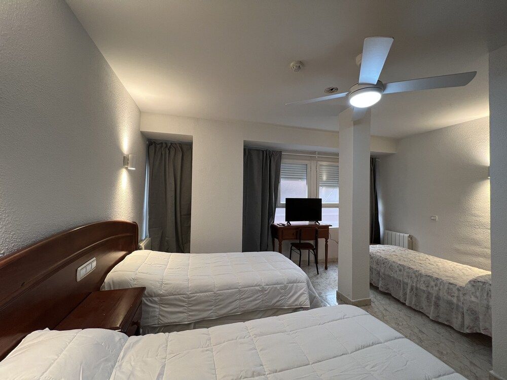 Hostal La Embajada Triple Room 5