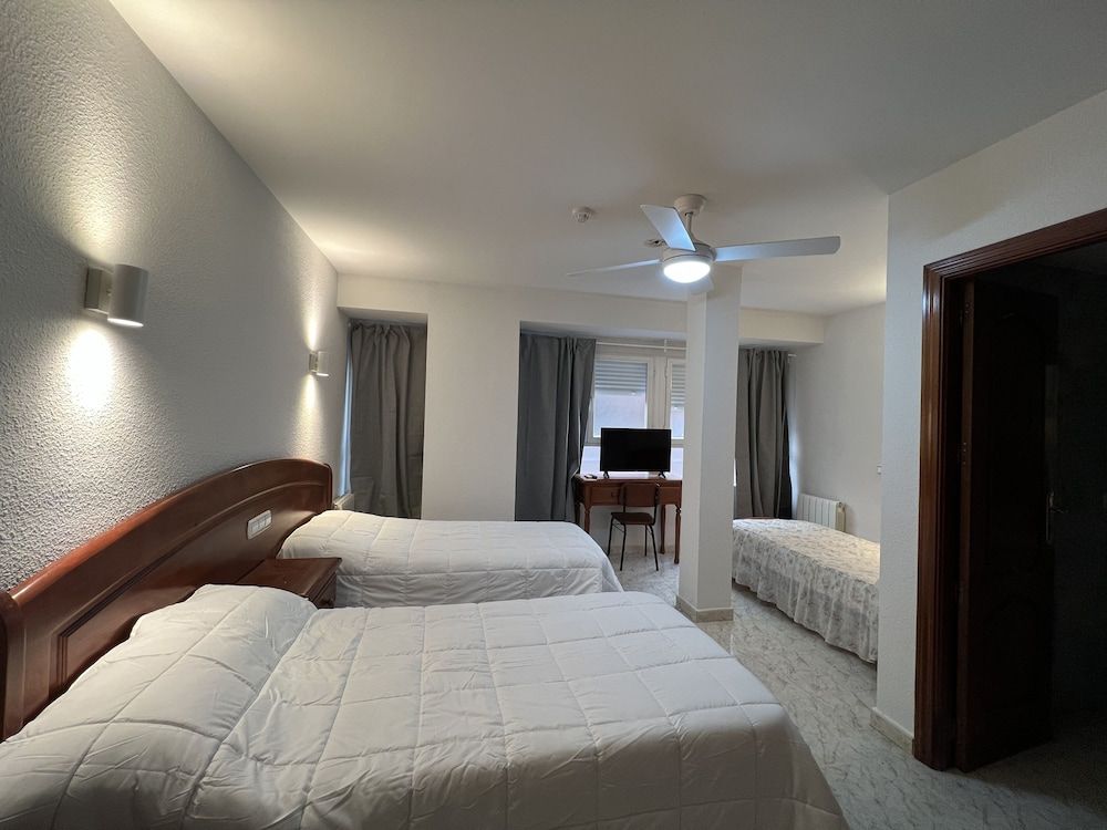 Hostal La Embajada Triple Room 4