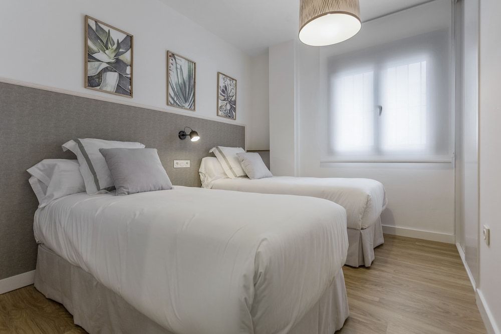 Family Apartment, 2 Bedrooms (Real de la Carreteria 0.1)