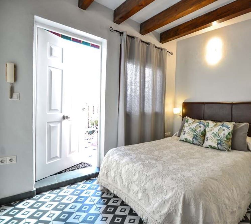 House, 2 Bedrooms, Patio