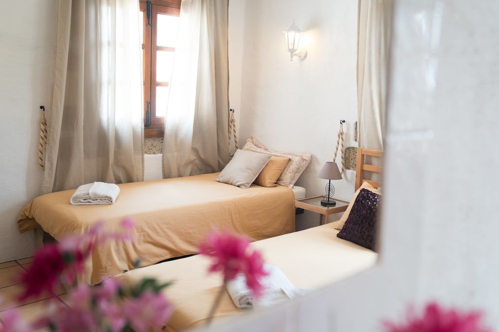 Triple Room, Shared Bathroom