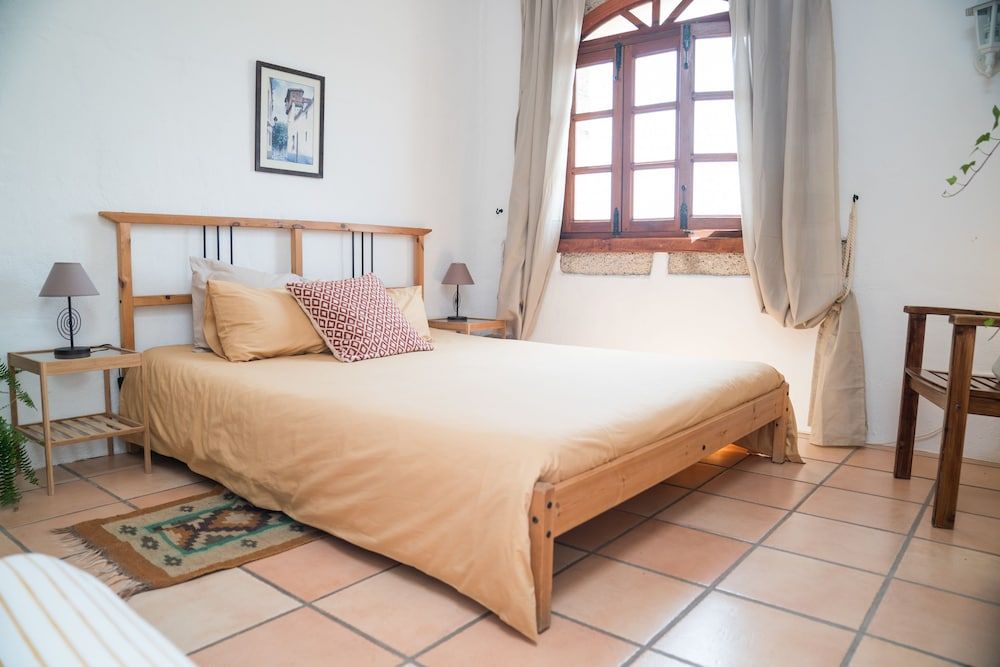 Double Room, Shared Bathroom (1)