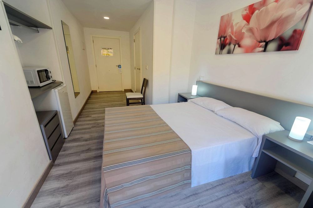 Hostal Anna Benidorm Double or Twin Room 8